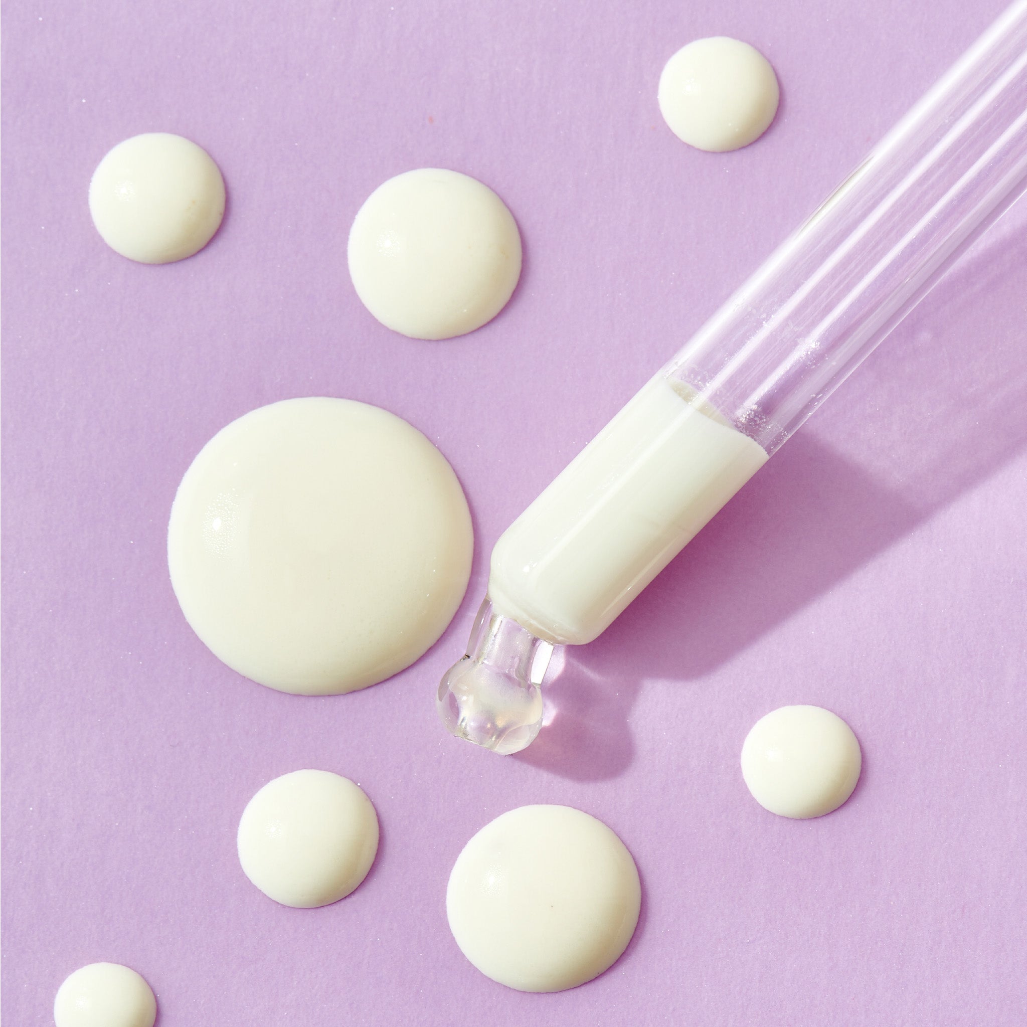 THE ONE THAT´S A SERUM MOISTURISING SPF 50 HYDRATING AND BRIGHTENING VITAMIN C SERUM